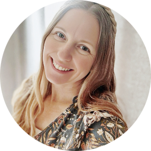 Jacquelyn Gavin available notary in Corona, CA - 92878