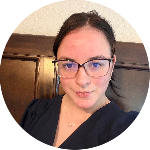 Selena Simon available notary in Dunnellon, FL - 34432